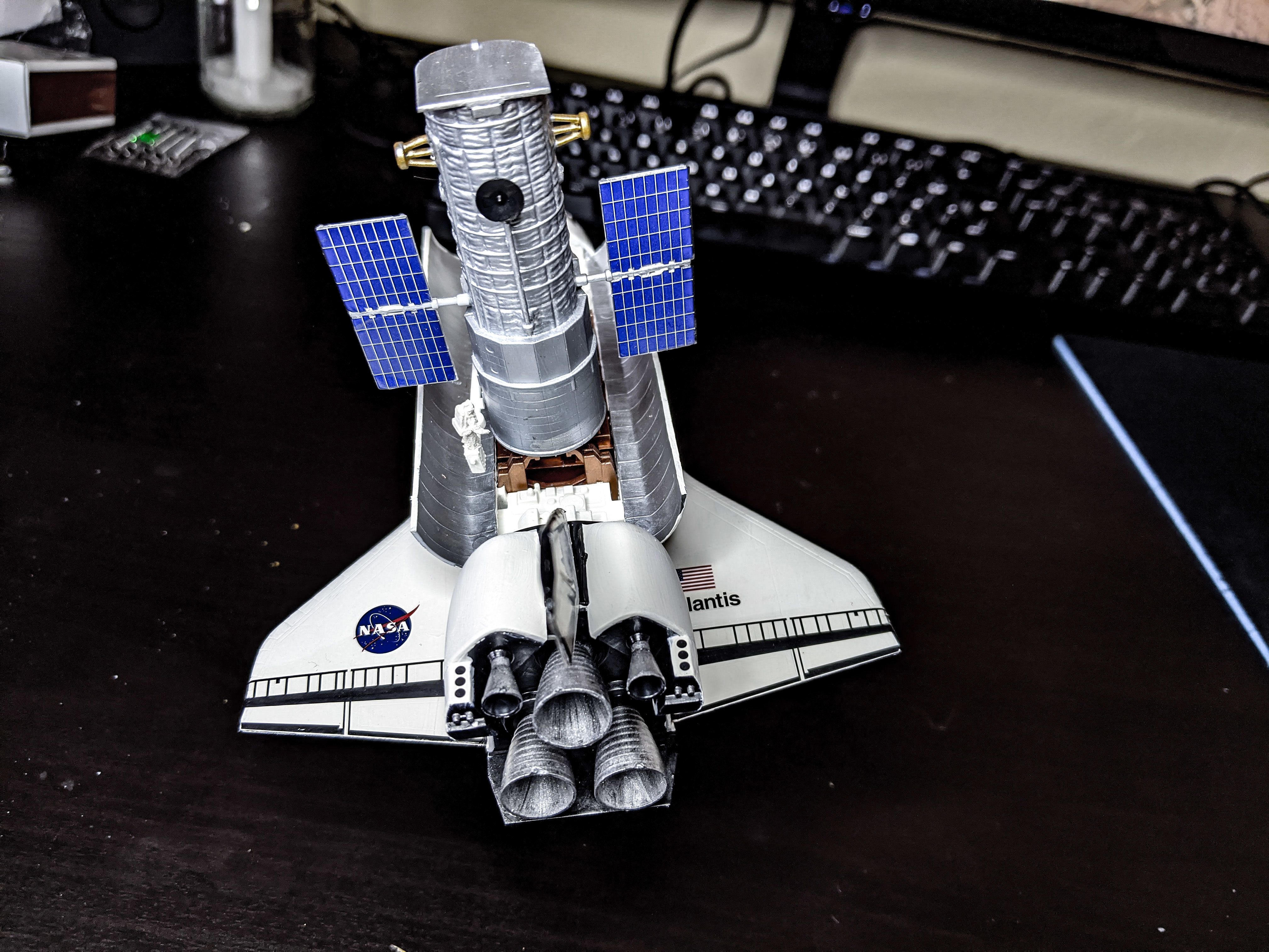 Hubble & Space Shuttle Orbiter Atlantis 1:200 7jvk