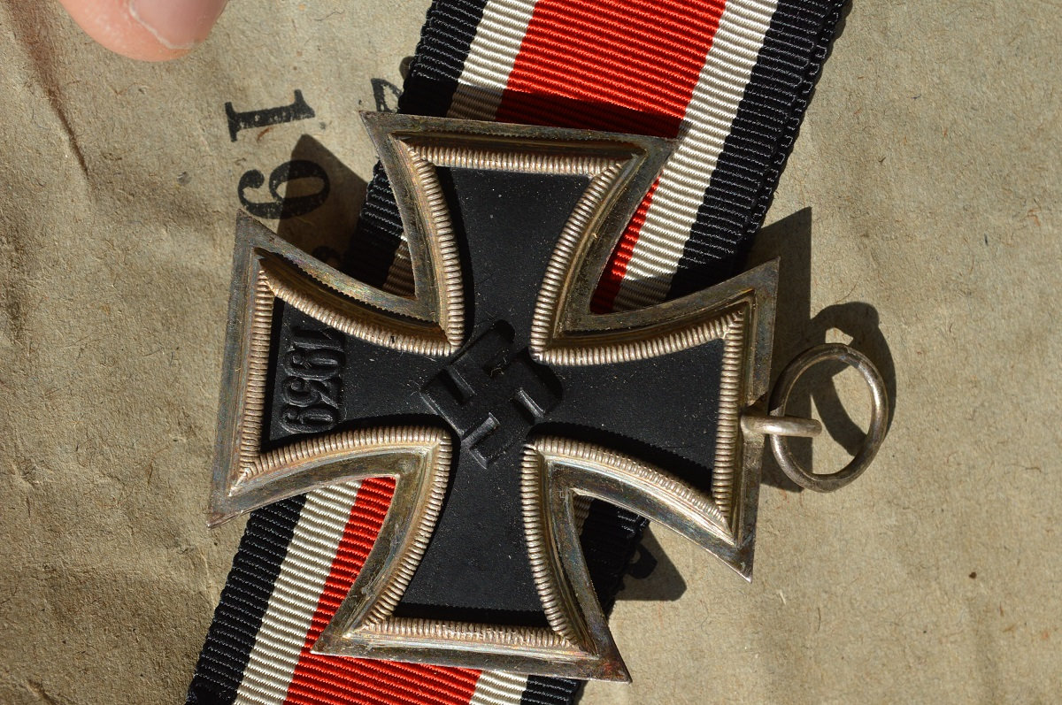 insignes français à dater et une croix de fer 1939 à authentifier  U6pe