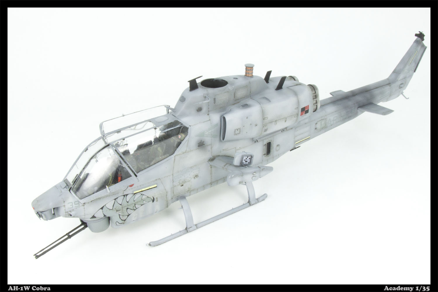 AH-1W Cobra Academy - 1/35eme - Page 3 7bxr