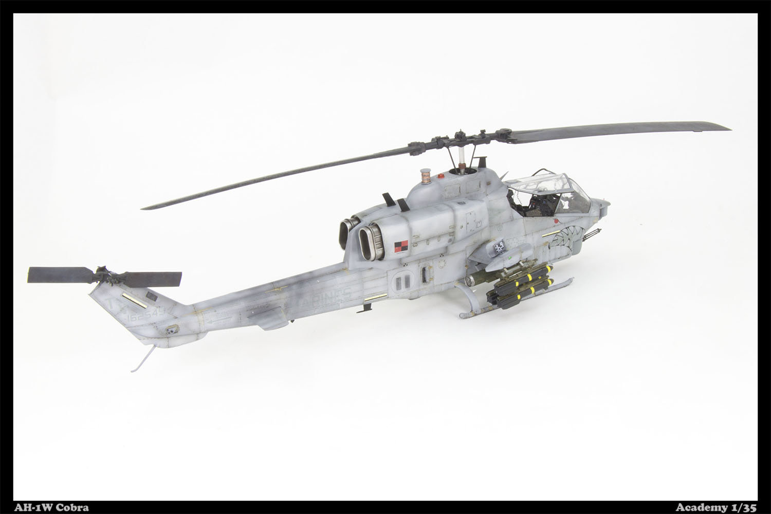 AH-1W Cobra Academy - 1/35eme - Page 3 Ew2g