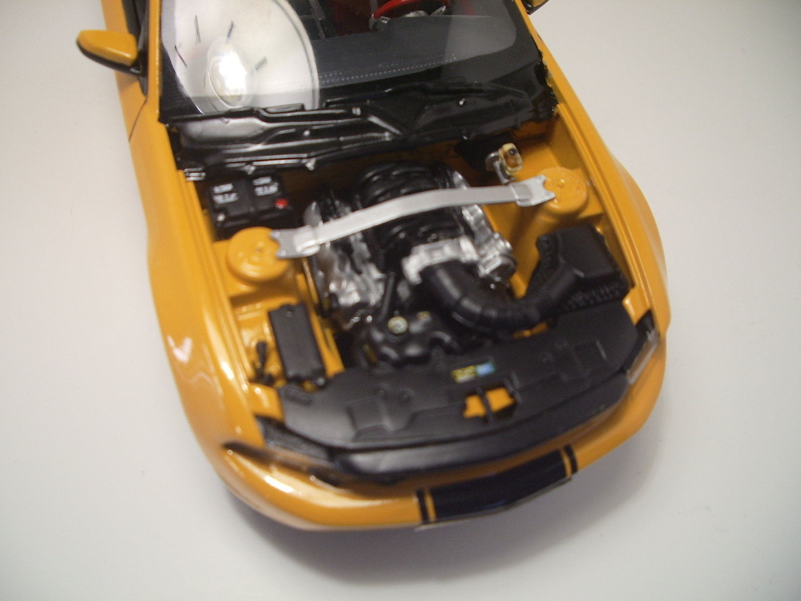 mustang GT 2010 de chez revell au 1/25.  8xlt