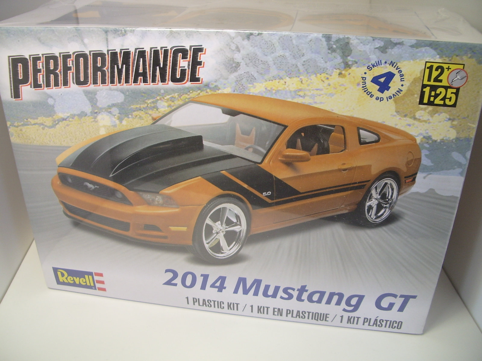 mustang GT performance de 2014 de chez revell au 1/25 .  Jpdn