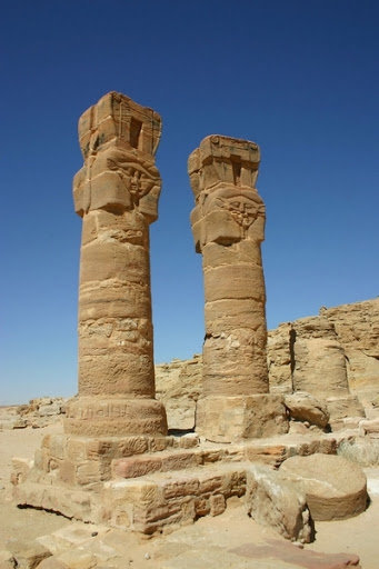 Colonnes Hathoriques du temple de Mout - Gebel Barkal