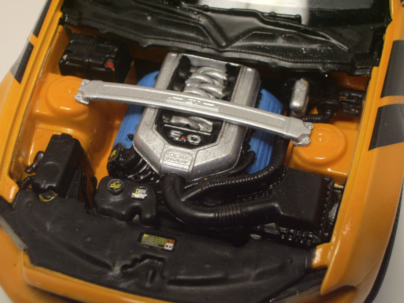 mustang GT performance de 2014 de chez revell au 1/25 .  Ky2x