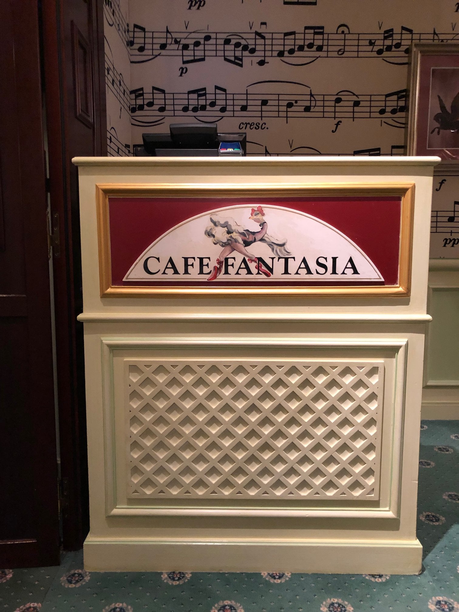 Cafe Fantasia - Disneyland Hôtel  - Page 3 L0d0