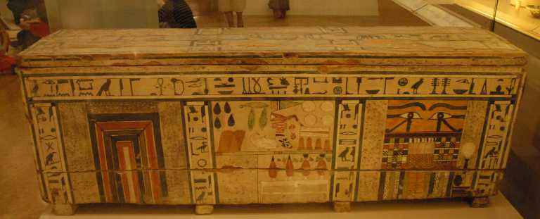 Sarcophage en bois peint  de Imenirenipou datant du Moyen Empire