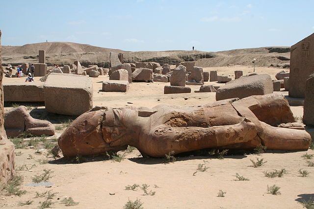 Statue brisée de Ramsès II - Tanis