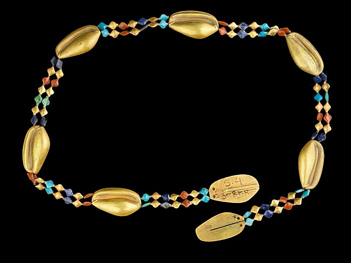 Ceinture de cauris et de perle de la princesse Sat-hathor XIIè dynastie