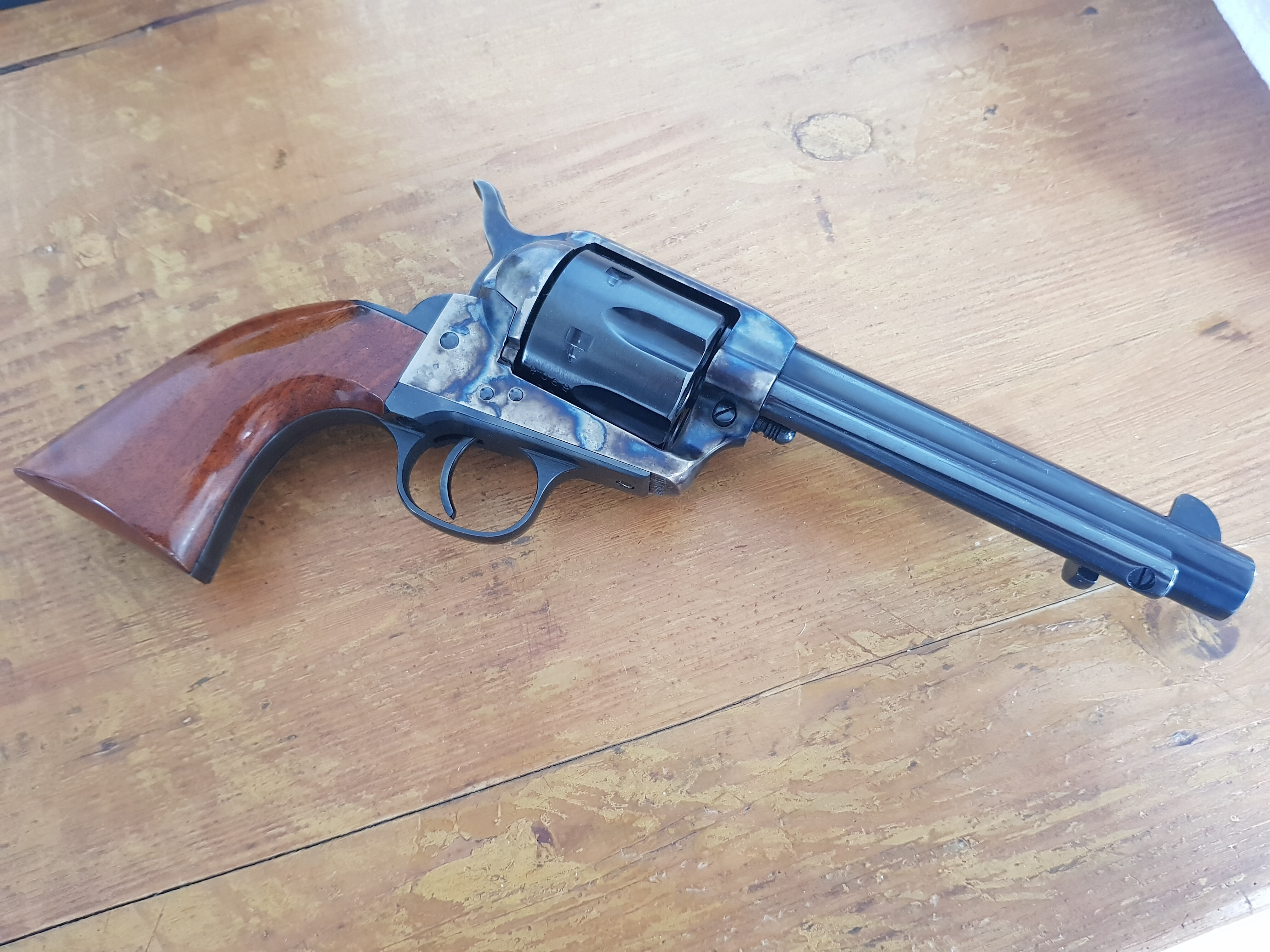 Présentation du revolver UBERTI CATTLEMAN MOD 1873 SAA 1ofp