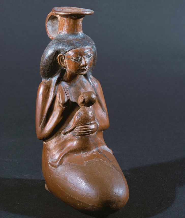 Vase en terre cuite en forme de femme allaitant un enfant - Nouvel Empire - Musée du Louvre