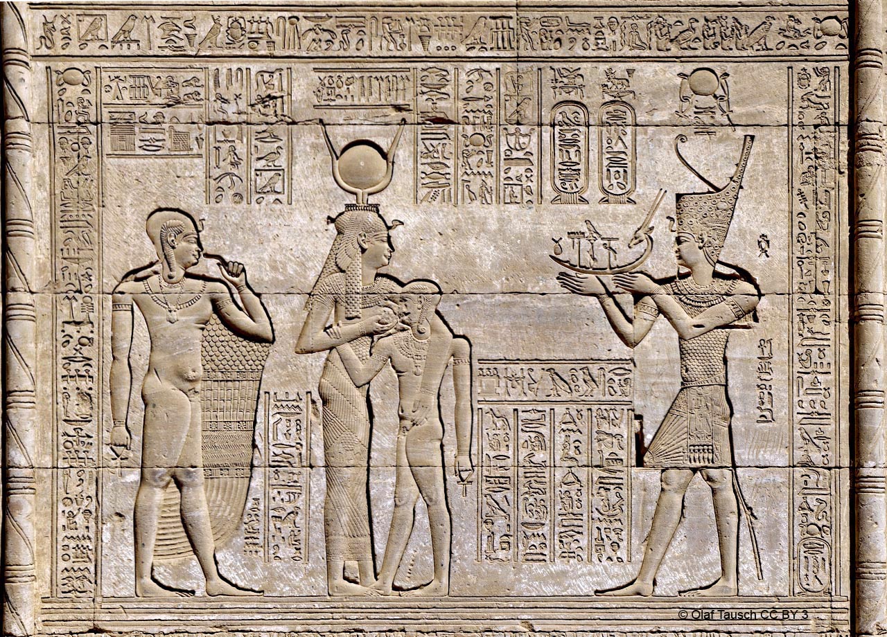 La déesse Hathor allaitant son fils Ihy - Mammisi romain de Trajan - Dendérah