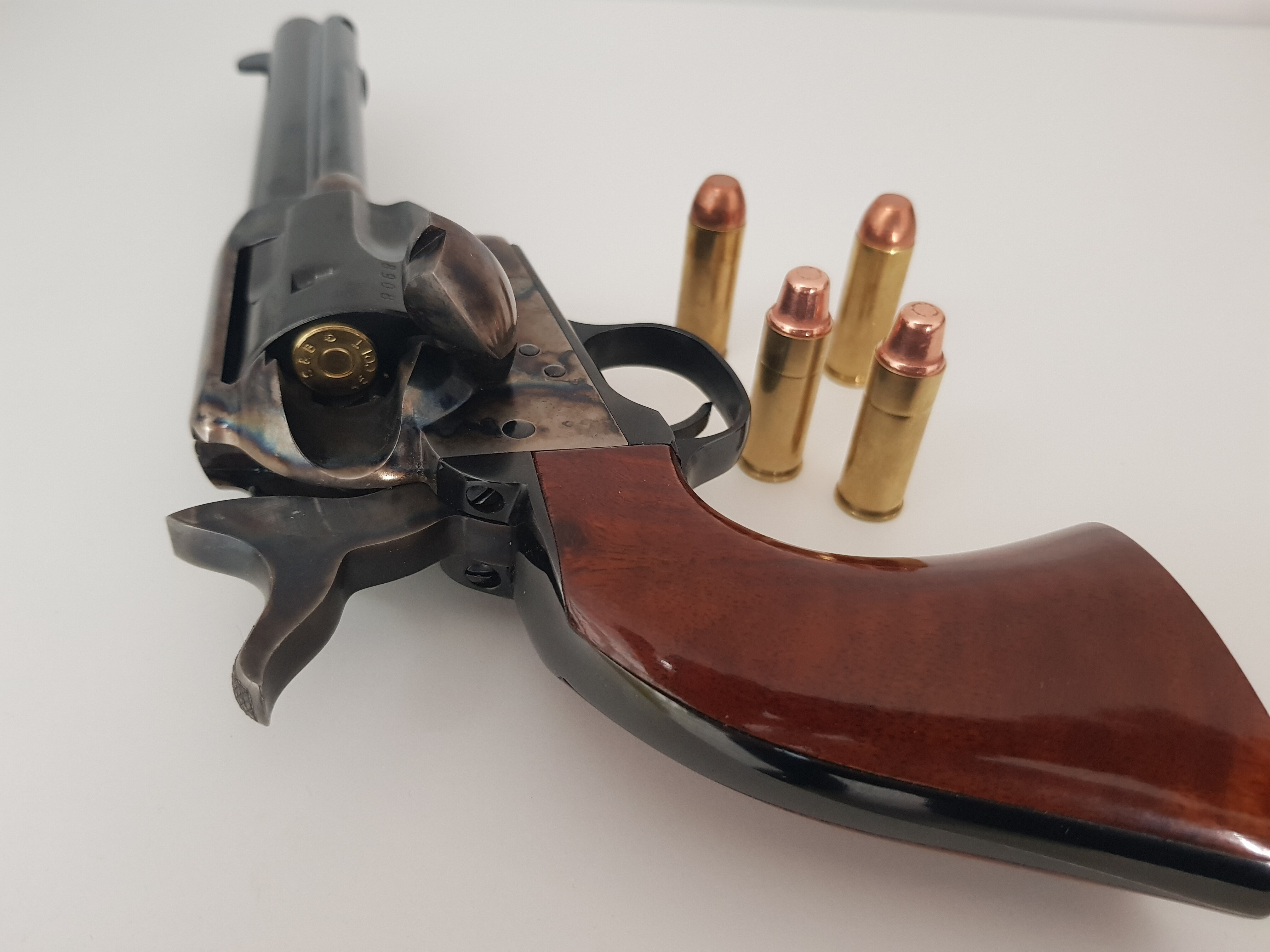 Présentation du revolver UBERTI CATTLEMAN MOD 1873 SAA Y0gz