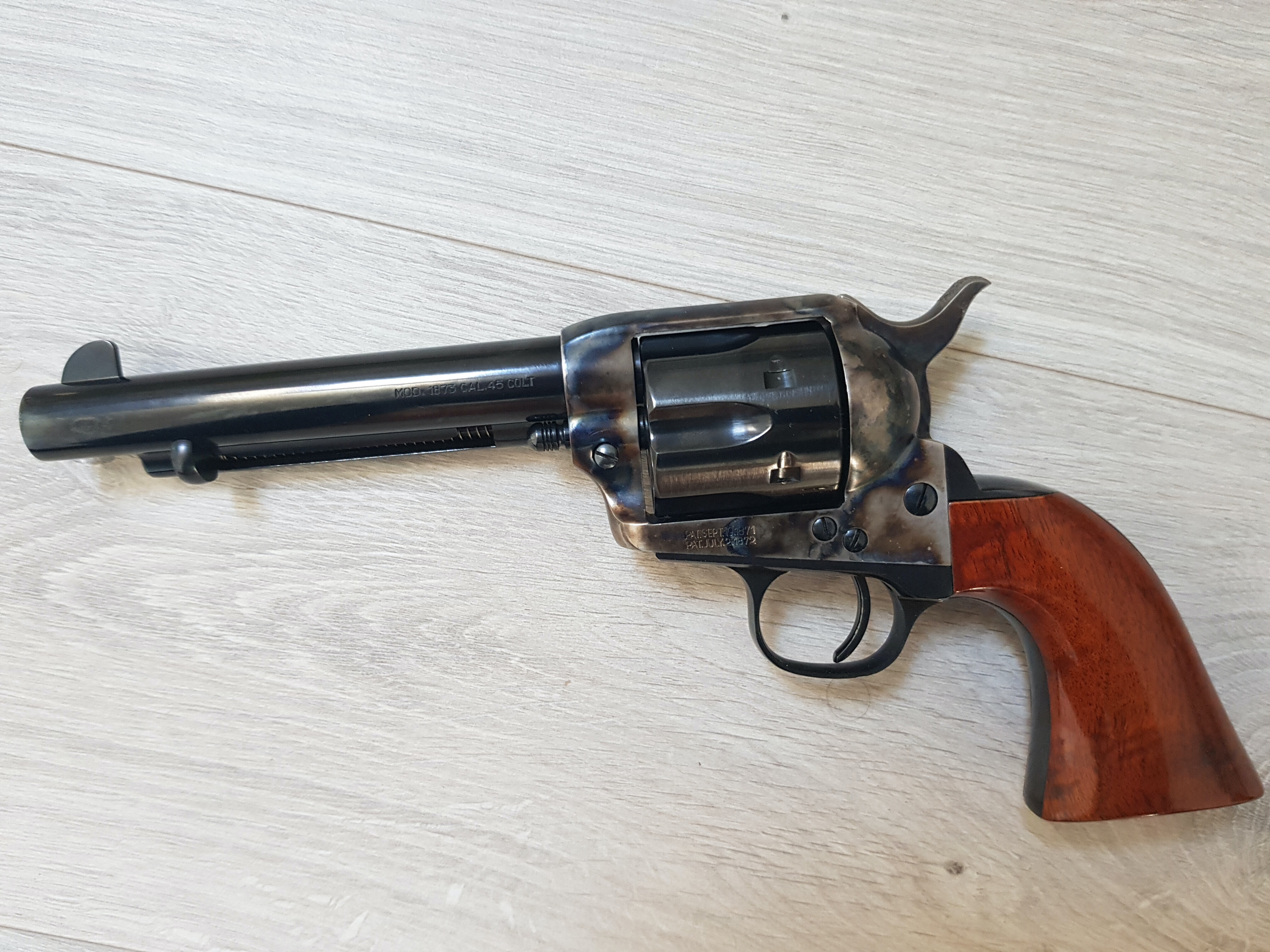 Présentation du revolver UBERTI CATTLEMAN MOD 1873 SAA Ytxn