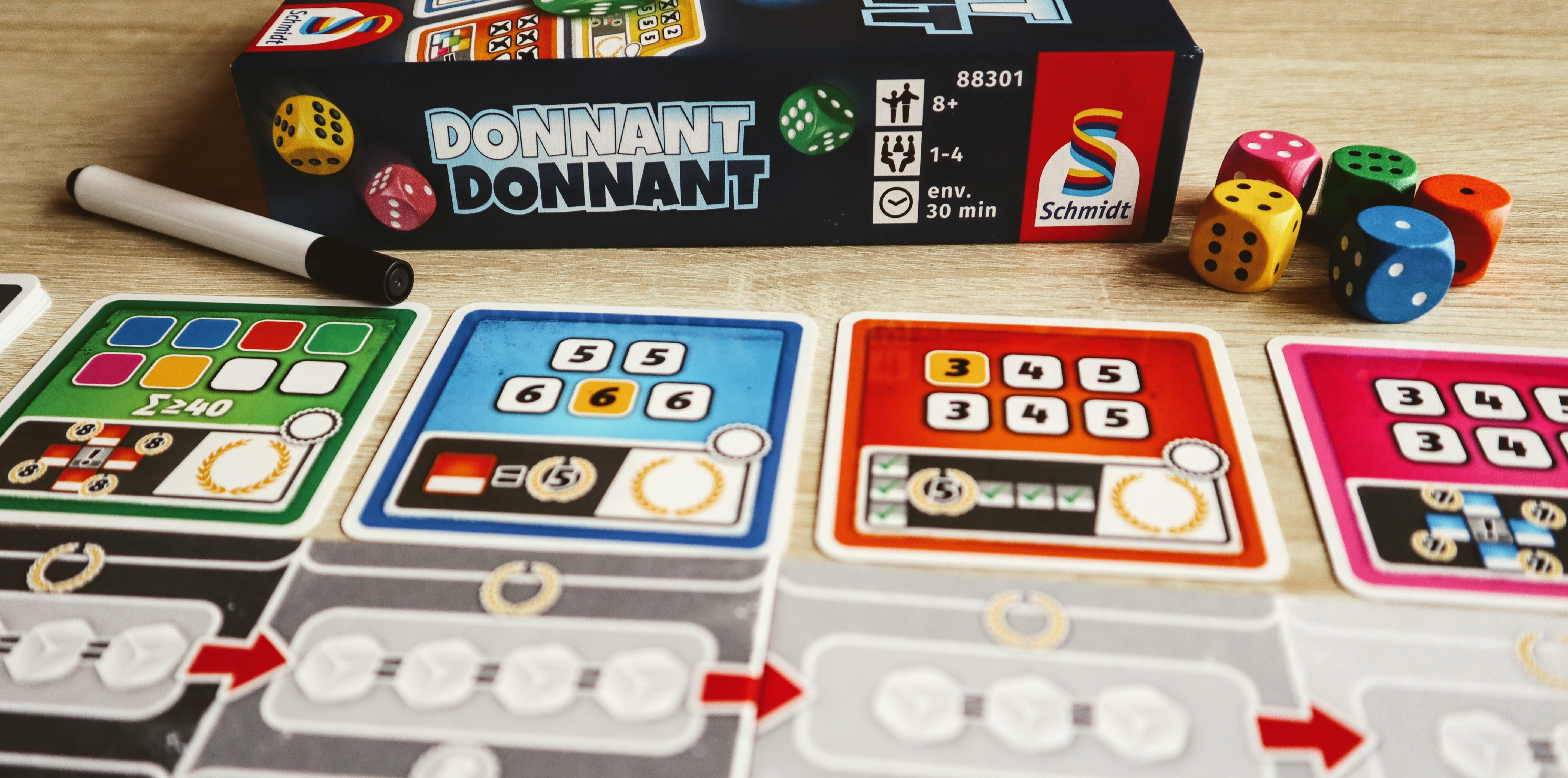Schmidt Spiele 88301 – Donnant Donnant, Jeu De Dés Roll & Write – 1 à 4 Joueurs, Dès 8 Ans, Env. 30 Min