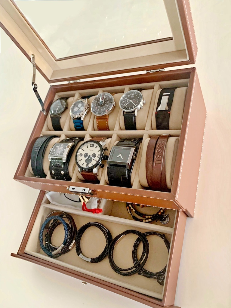 [SUJET UNIQUE] écrin, boîte ou coffret pour ranger les montres... tome II - Page 18 Wkm4