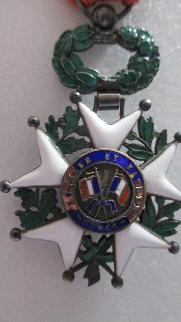  2 Légion d'Honneur ... 1voo