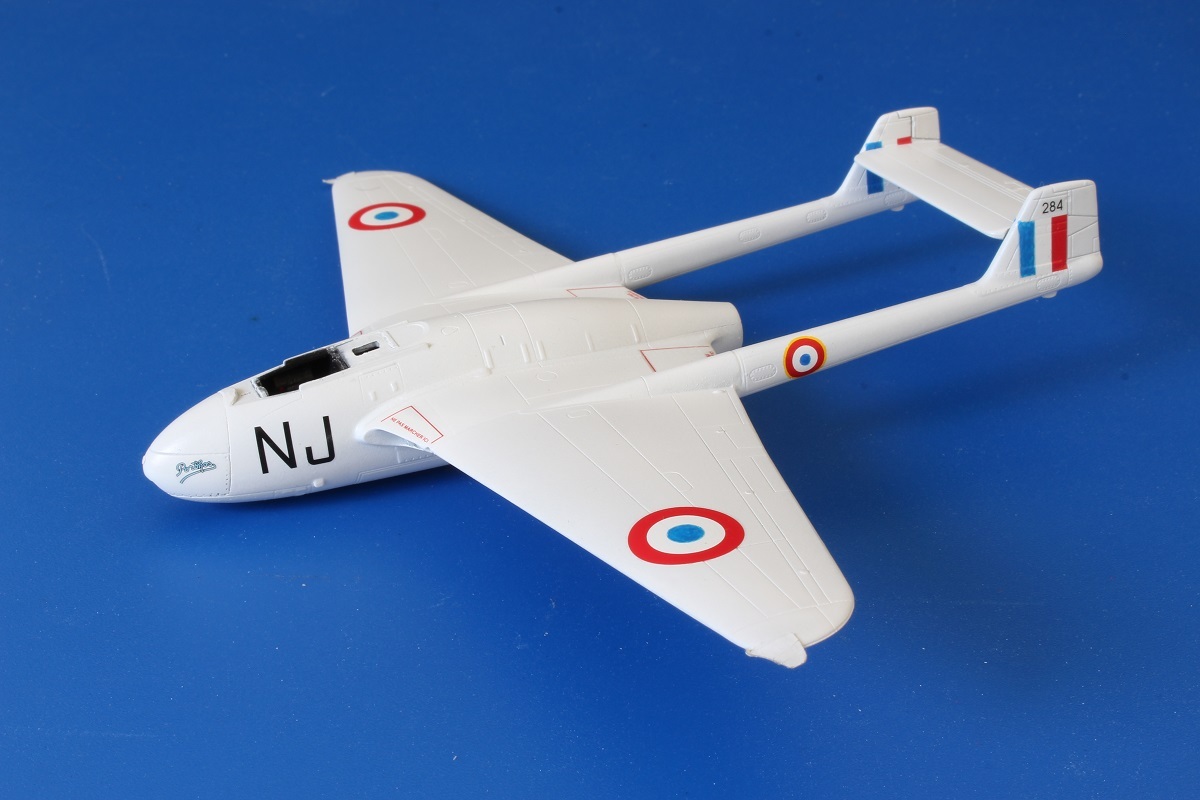 [Special Hobby] [Amodel] 1/72 - de Havilland Vampire Mk.1 - Déclinaison des décorations Armée de l'Air. Le quatrème Mk.1 est en route ! - Page 2 Brog