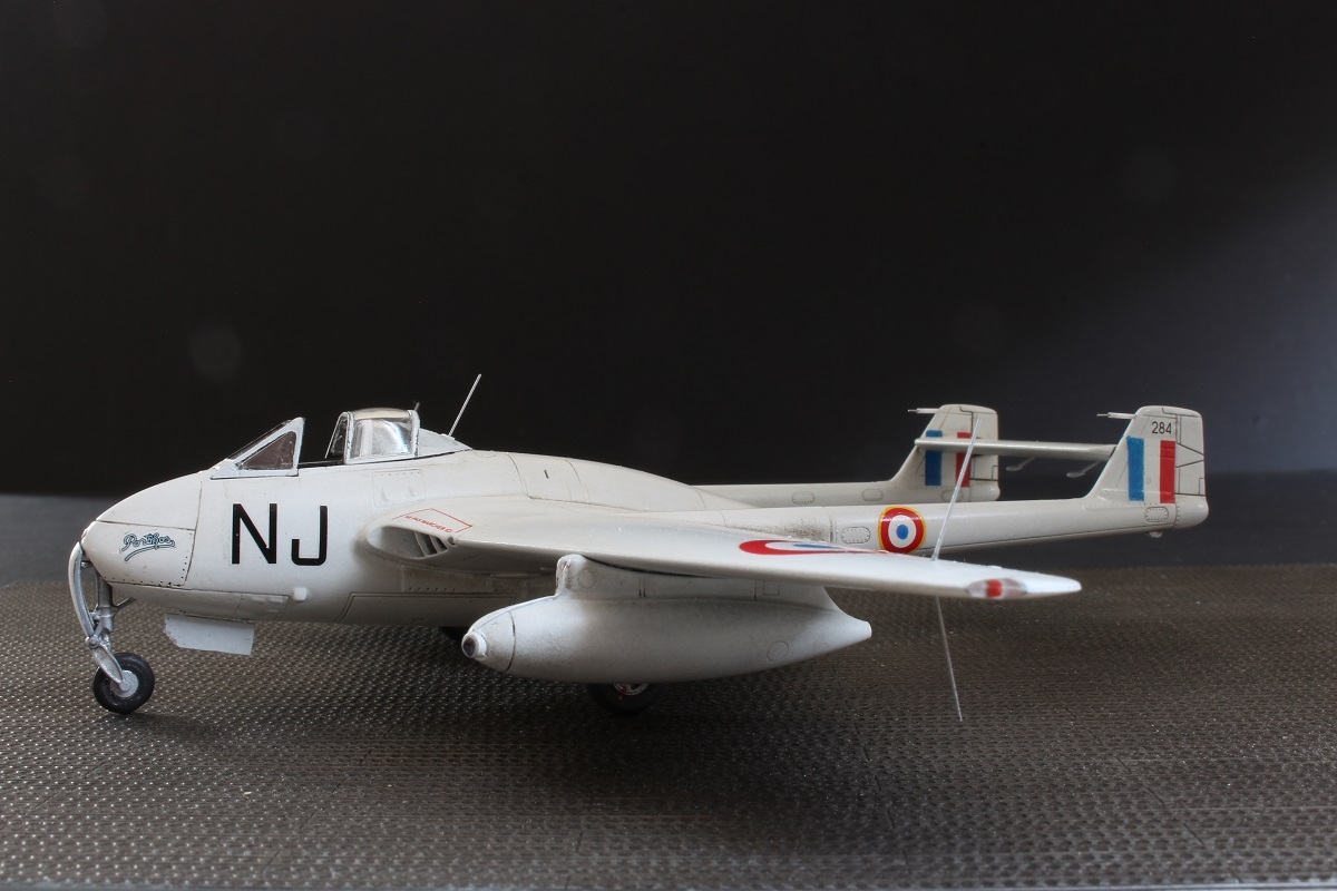 De Havilland Vampire Mk 1 - Kits Special Hobby et Amodel 1/72. Déclinaison des décorations Armée de l'Air. Le Mk1 bicolore est FINI ! - Page 2 Plqn