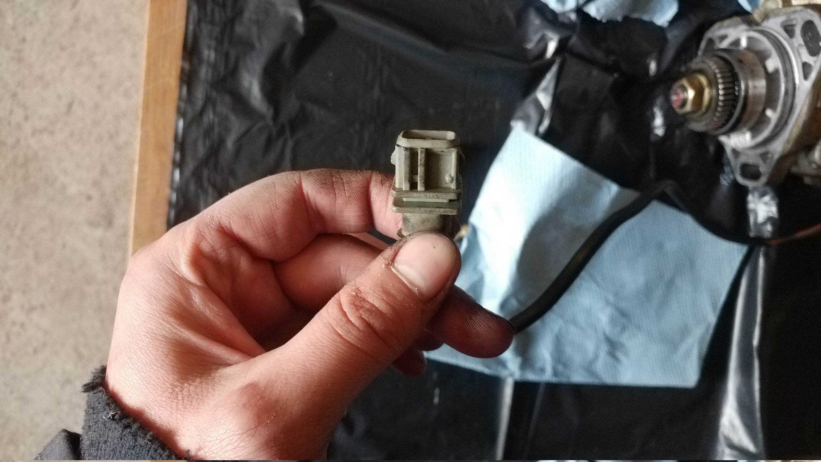 [RECH] Connecteur electrovanne pompe injection E290 OM602 X026