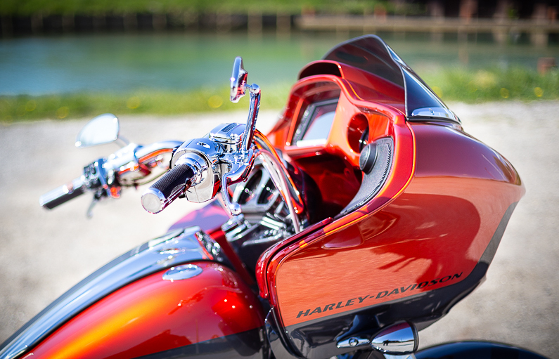 mon CVO Road Glide 2018 Orange Lava Lr40