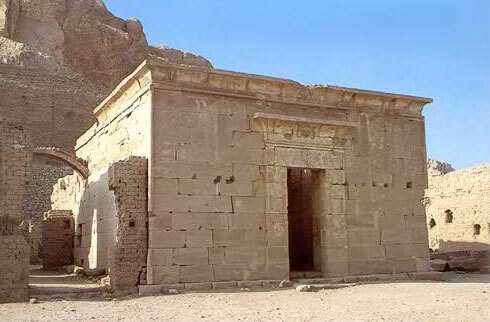 Temple ptolémaïque de Deir el-Médineh consacré à la déesse Hathor et Maât
