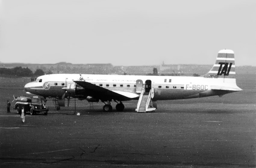 Douglas DC-6B Bombardier d'eau. Heller 1/72. Version UTA Industries, intégrateur de la version "pompier". Chantier peinture... Igo1