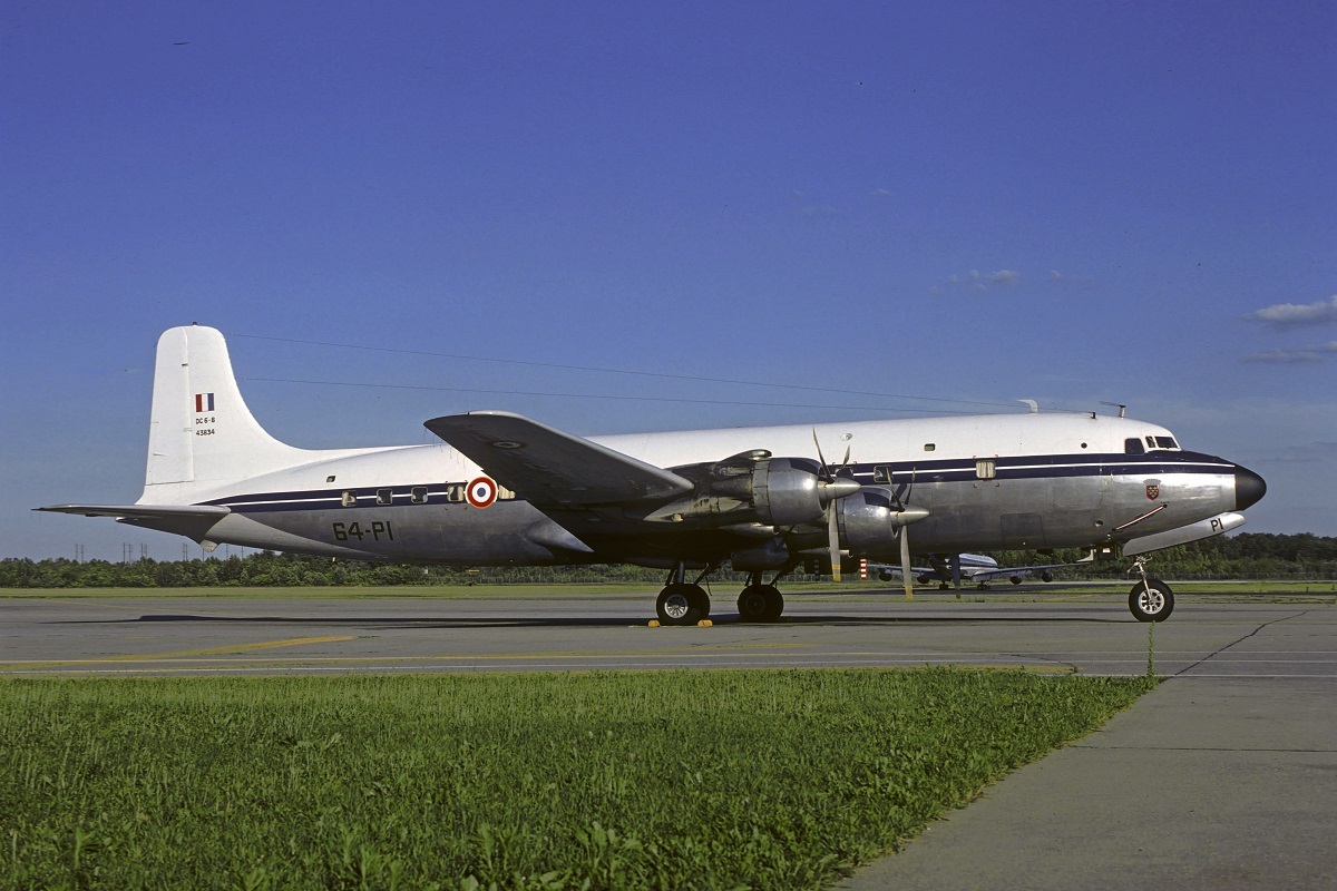 Douglas DC-6B Bombardier d'eau. Heller 1/72. Version UTA Industries, intégrateur de la version "pompier". Chantier peinture... M4u9