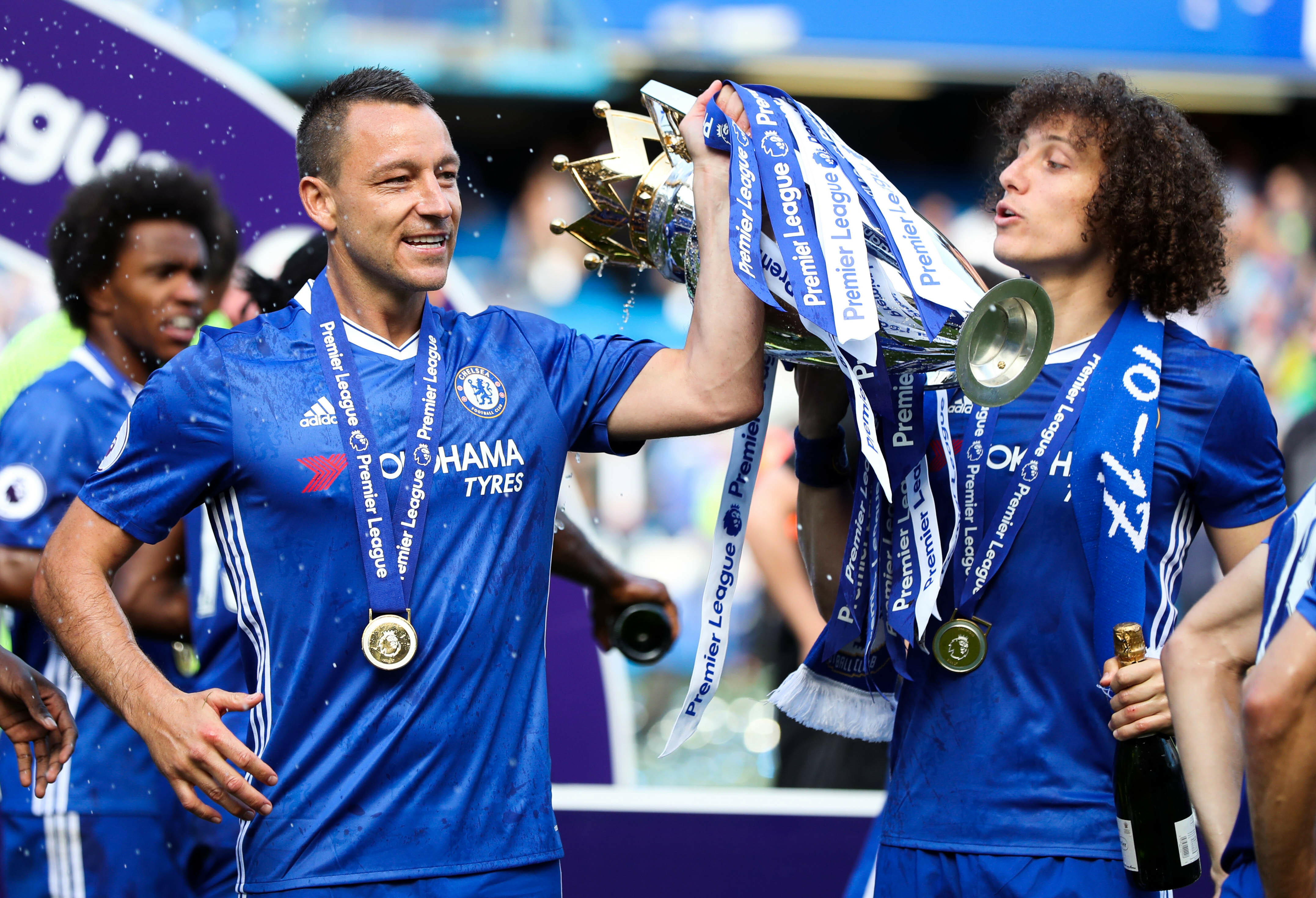 David Luiz et John Terry célébrant le titre de champion
