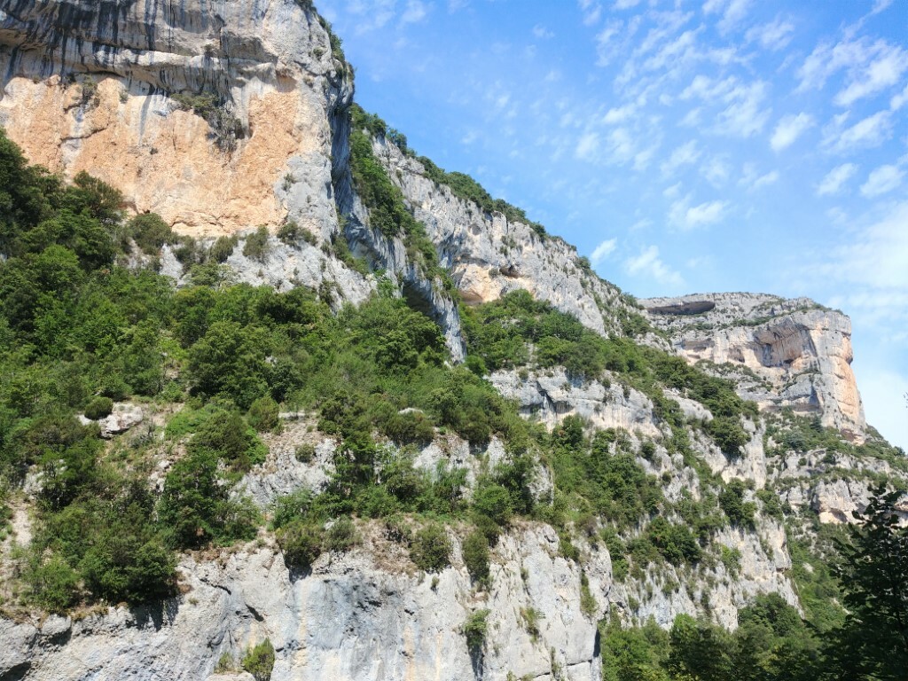 https://zupimages.net/up/21/26/tmvk.jpg