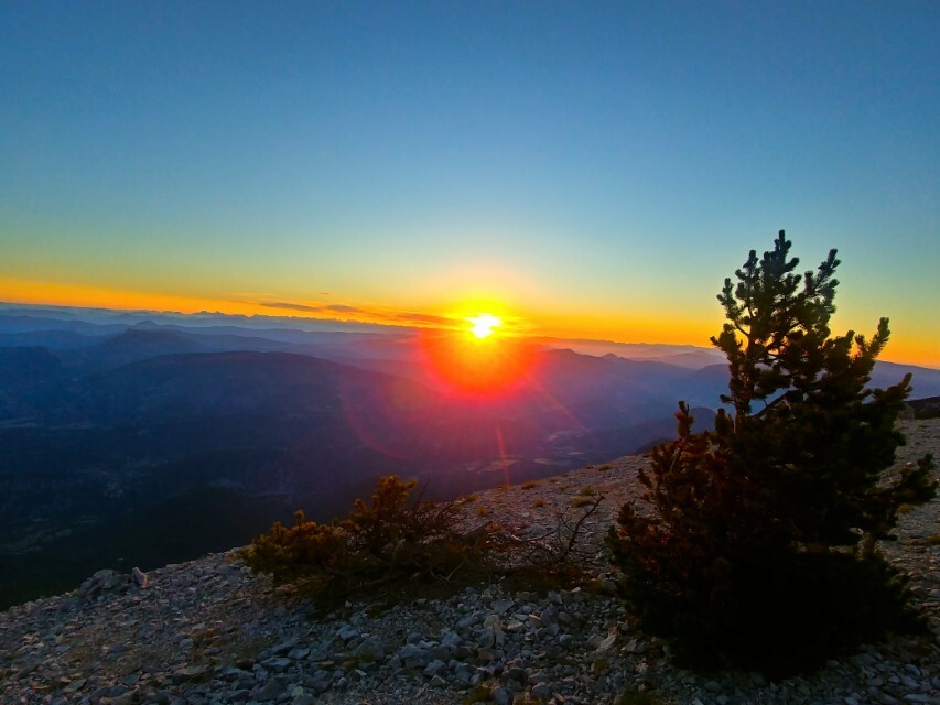 https://zupimages.net/up/21/29/gr8b.jpg
