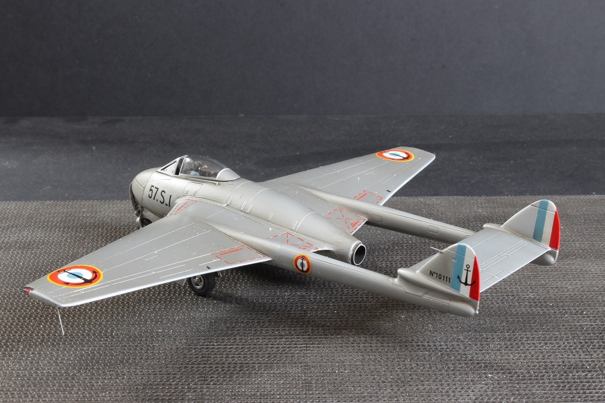 [Azur] 1/72 - De Havilland Vampire Mk.5 - Aéronautique Navale 57.S-1 Khouribga 1957 - Page 2 Eu0o