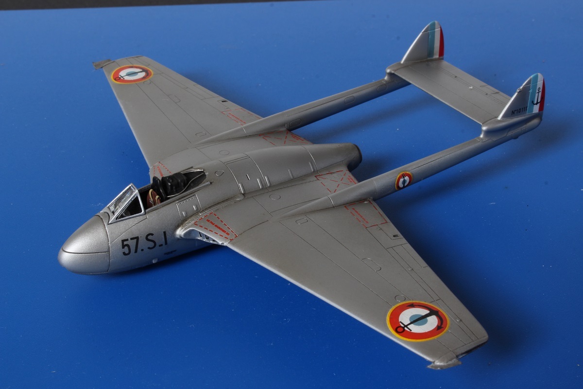 [Azur] 1/72 - De Havilland Vampire Mk.5 - Aéronautique Navale 57.S-1 Khouribga 1957 Kd7k