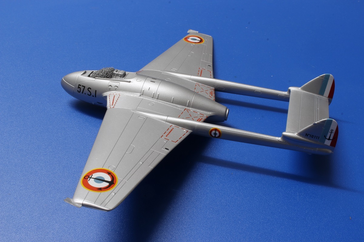 [Azur] 1/72 - De Havilland Vampire Mk.5 - Aéronautique Navale 57.S-1 Khouribga 1957 Mh9k