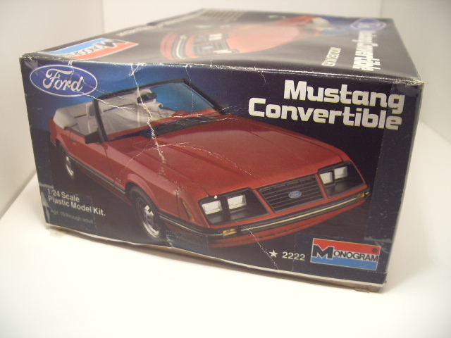 mustang GLX convertible 1983 de chez monogram au 1/24 .  9qse