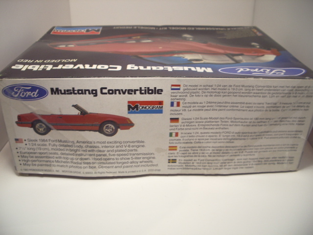 mustang GLX convertible 1983 de chez monogram au 1/24 .  Lnog