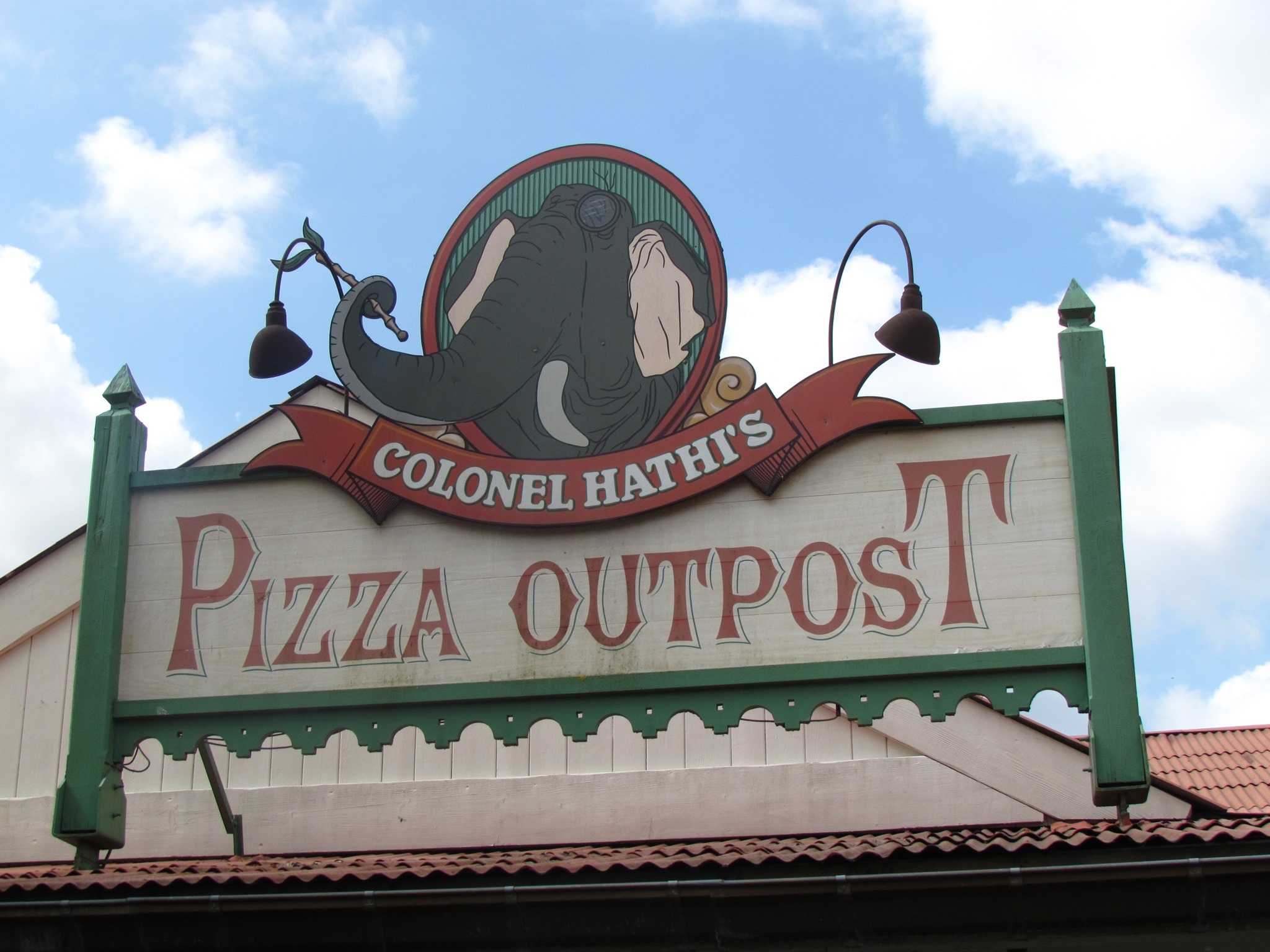 Colonel Hathi' Pizza Outpost (Disneyland Parc)  - Page 6 Tggn