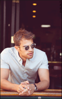 Theo James - 200*320 W6y3