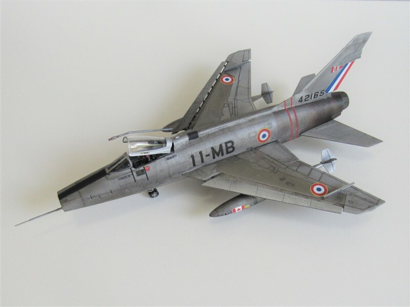 [Trumpeter] 1/72 - North American F-100D Super Sabre   (f100) 1vhj