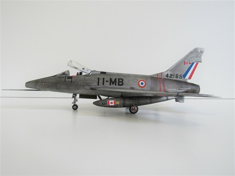 [Trumpeter] 1/72 - North American F-100D Super Sabre   (f100) 2dst