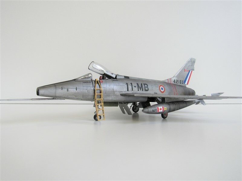 [Trumpeter] 1/72 - North American F-100D Super Sabre   (f100) 4uwy