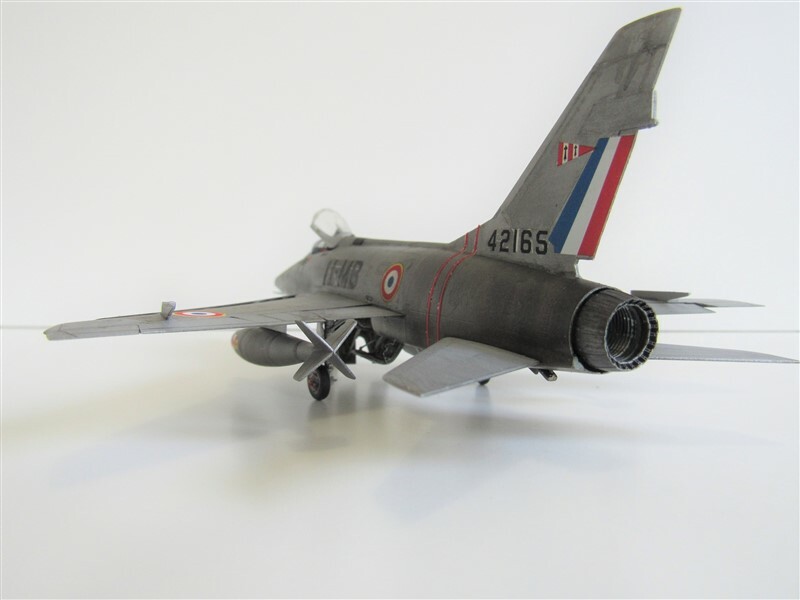 [Trumpeter] 1/72 - North American F-100D Super Sabre   (f100) 7aqg