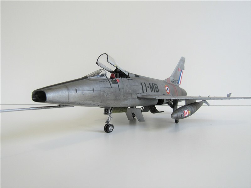 [Trumpeter] 1/72 - North American F-100D Super Sabre   (f100) Hdp2