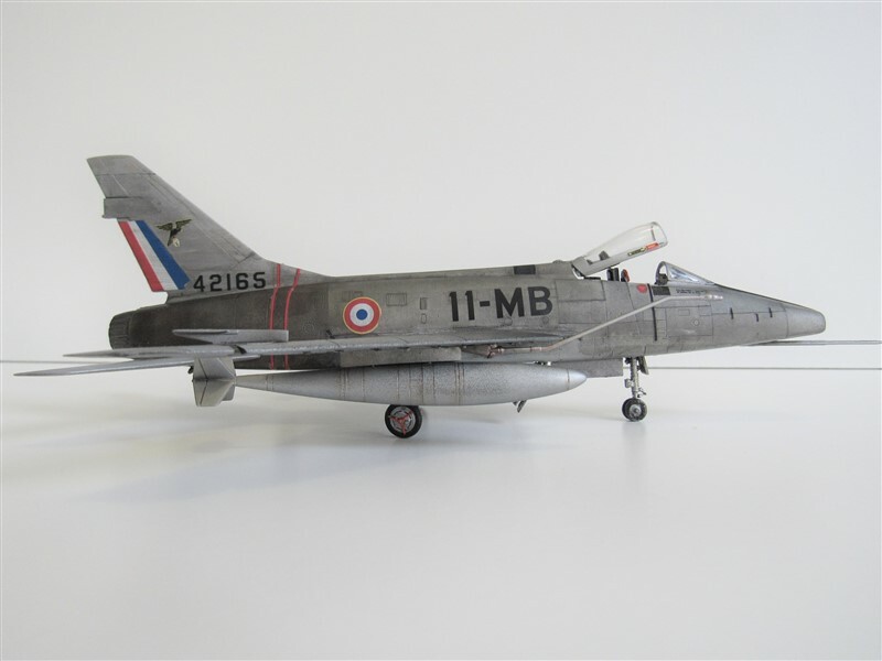 [Trumpeter] 1/72 - North American F-100D Super Sabre   (f100) Tj2k