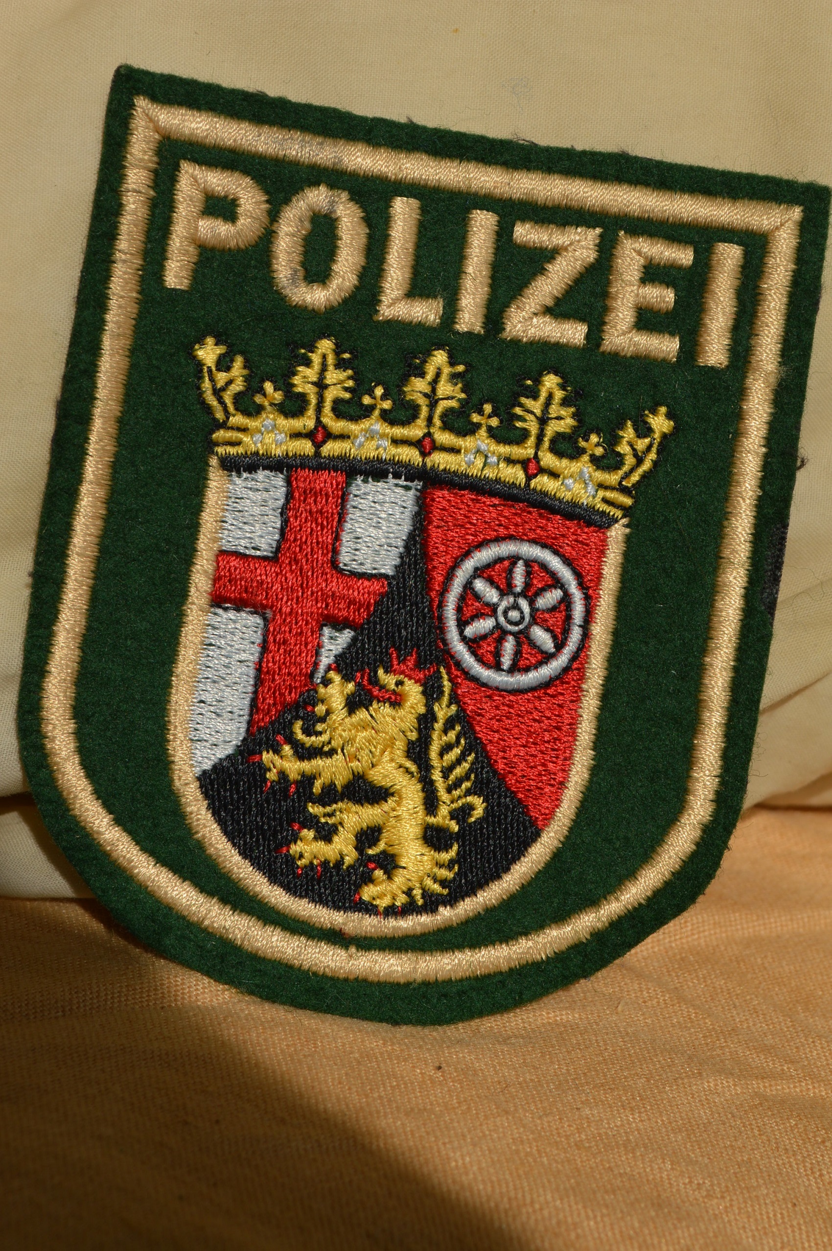 Quelques écussons de manche Polizei Post 45 et autres 3u3m