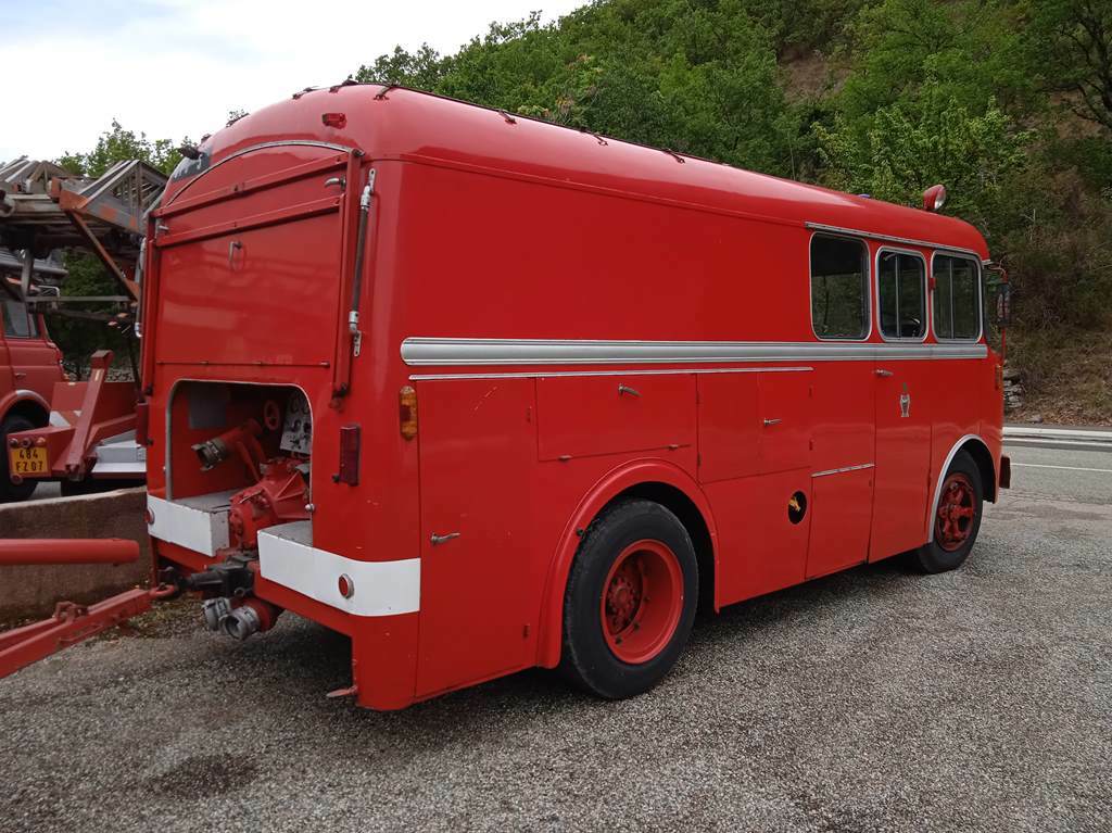 Camions Mercedes lors des journées du patrimoine. 2iev