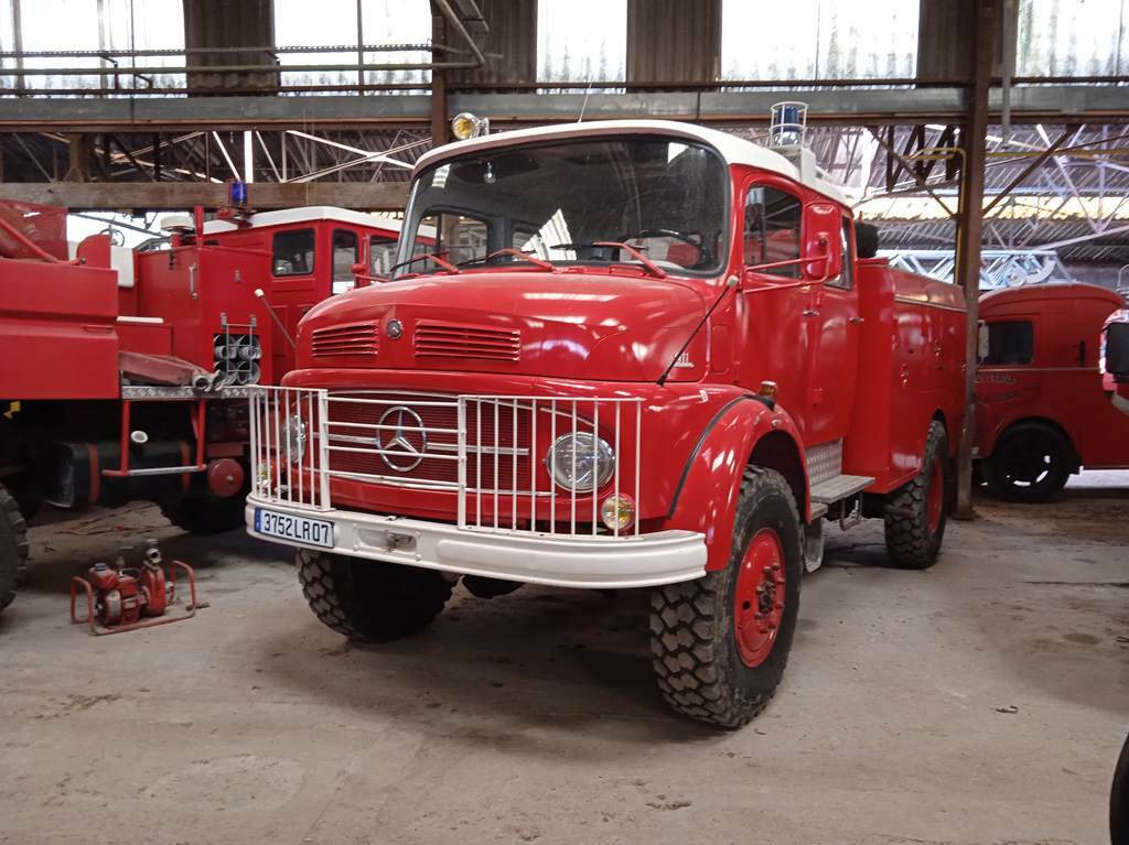 Camions Mercedes lors des journées du patrimoine. G3sr