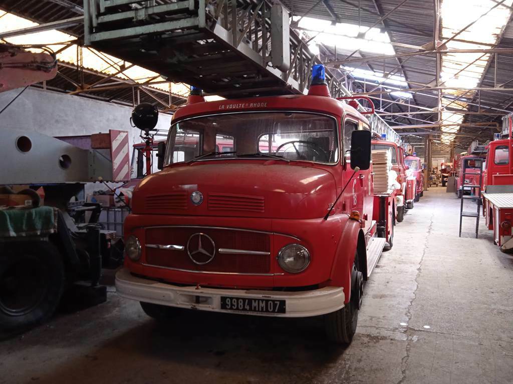 Camions Mercedes lors des journées du patrimoine. Qimp