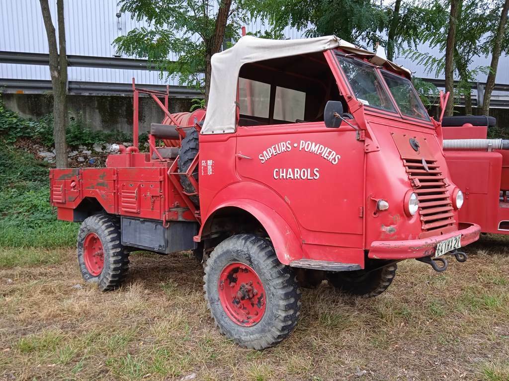 Camions Mercedes lors des journées du patrimoine. T92k