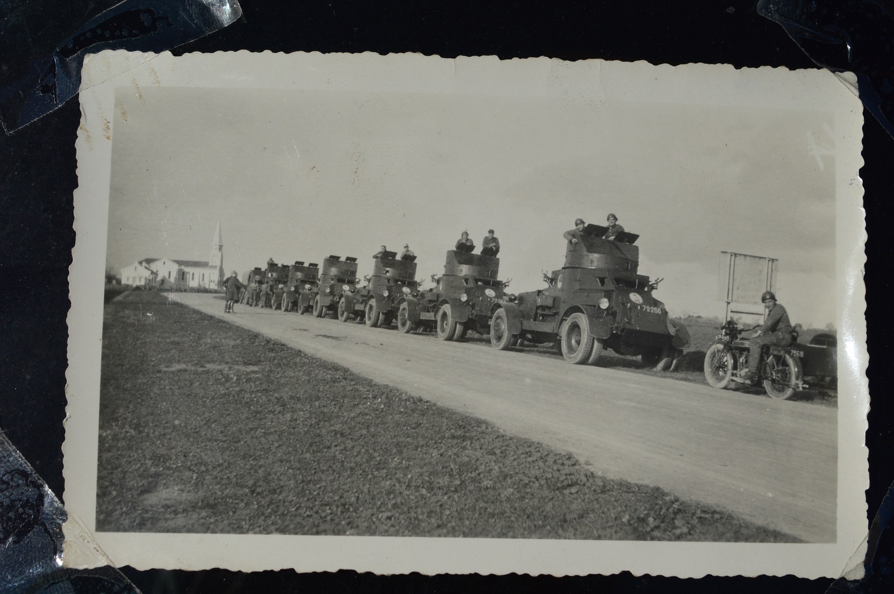 Automitrailleuses françaises sur la route de Carthage et balade à Paris Crt7