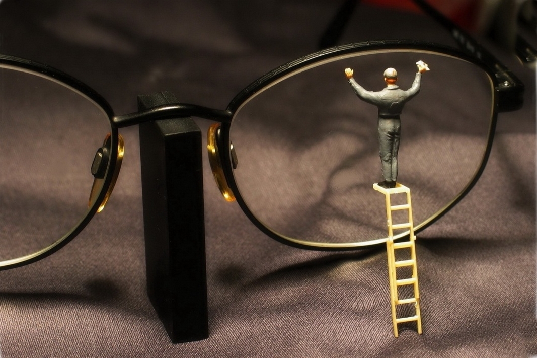 Les lunettes de monsieur Gulliver. R9py